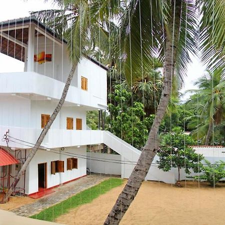 Bluewater Beach Resort Triquinimale Exterior foto