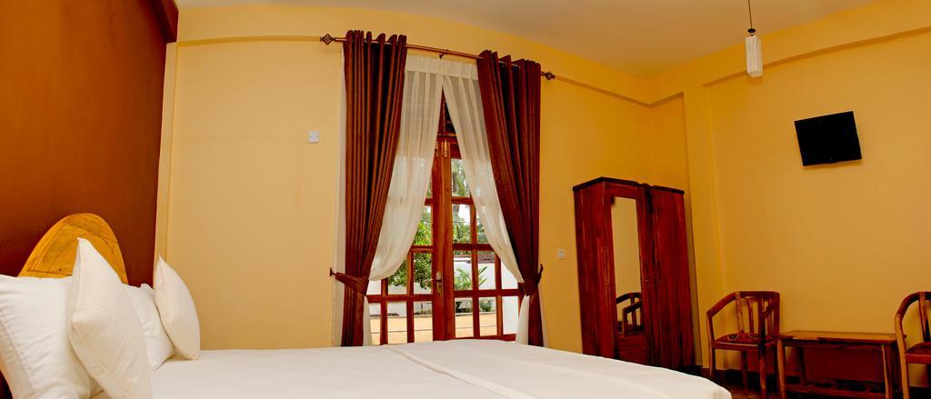 Bluewater Beach Resort Triquinimale Exterior foto