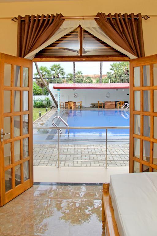 Bluewater Beach Resort Triquinimale Quarto foto