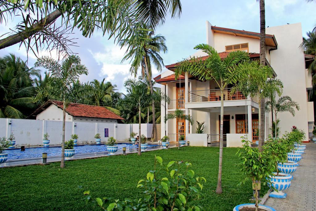 Bluewater Beach Resort Triquinimale Exterior foto