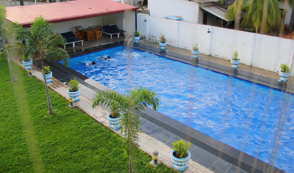 Bluewater Beach Resort Triquinimale Exterior foto