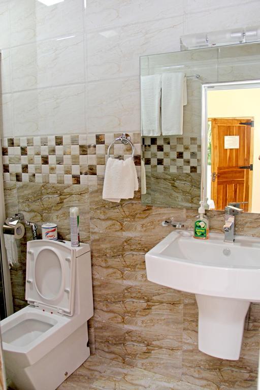 Bluewater Beach Resort Triquinimale Quarto foto